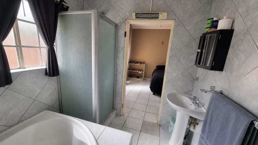 3 Bedroom Property for Sale in Azalea Park North West